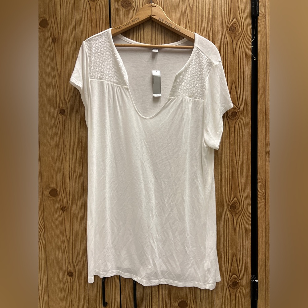 Old Navy White Short Sleeve Top sequin shoulders NWT size XL‎